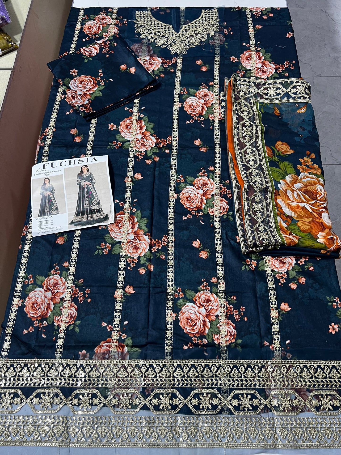 farasha 3p printed lawn with patches with embroidery ￼