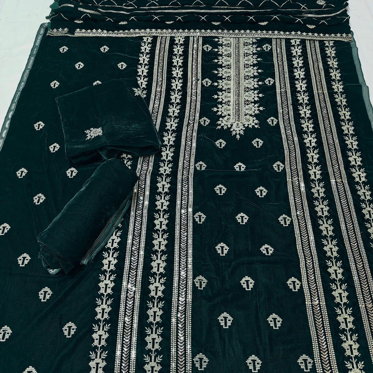micro velvet embroidered 3Piece suit