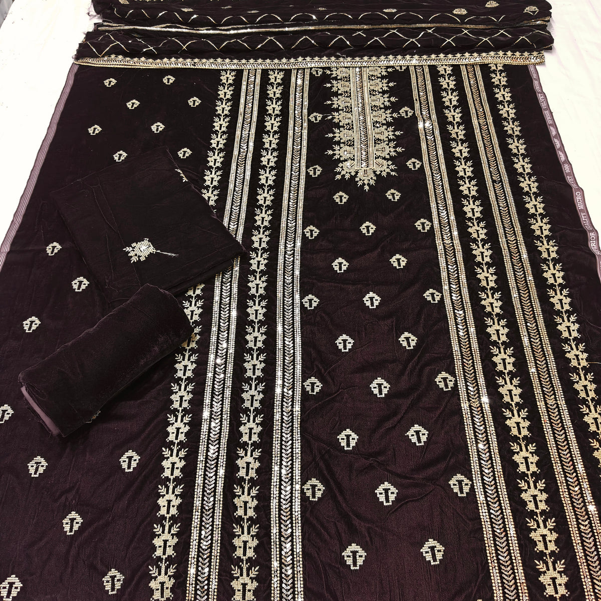 micro velvet embroidered 3Piece suit
