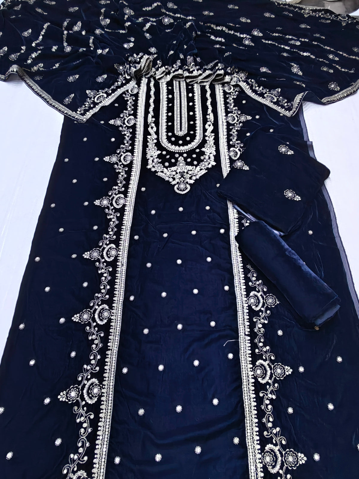 micro velvet embroidered 3Piece suit