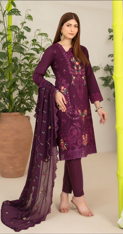 Design By: Shahid Tawakkal
fancy embroidered lawn
NADIA
FANCY EMBROIDERED CHIFFON DUPATTA