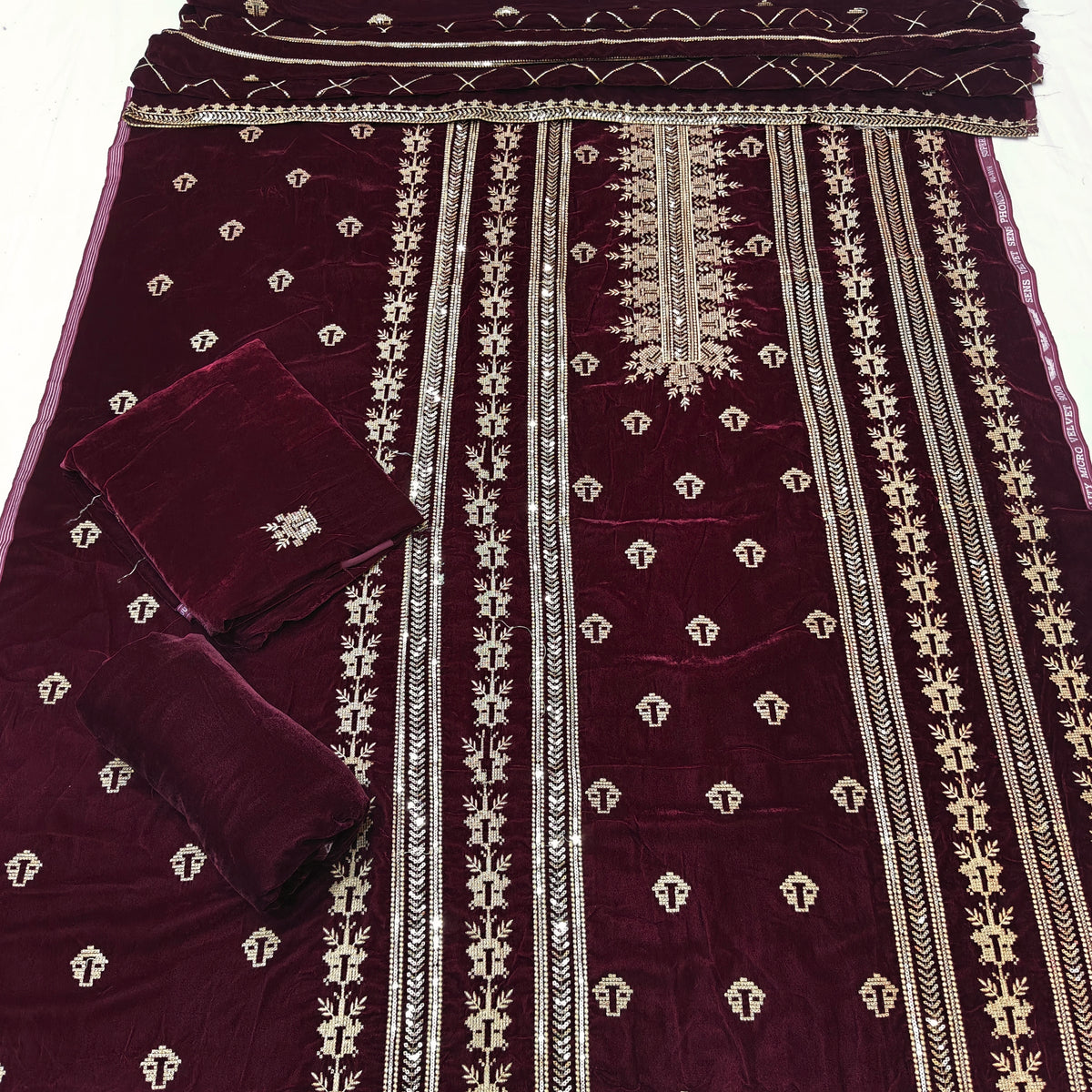 micro velvet embroidered 3Piece suit