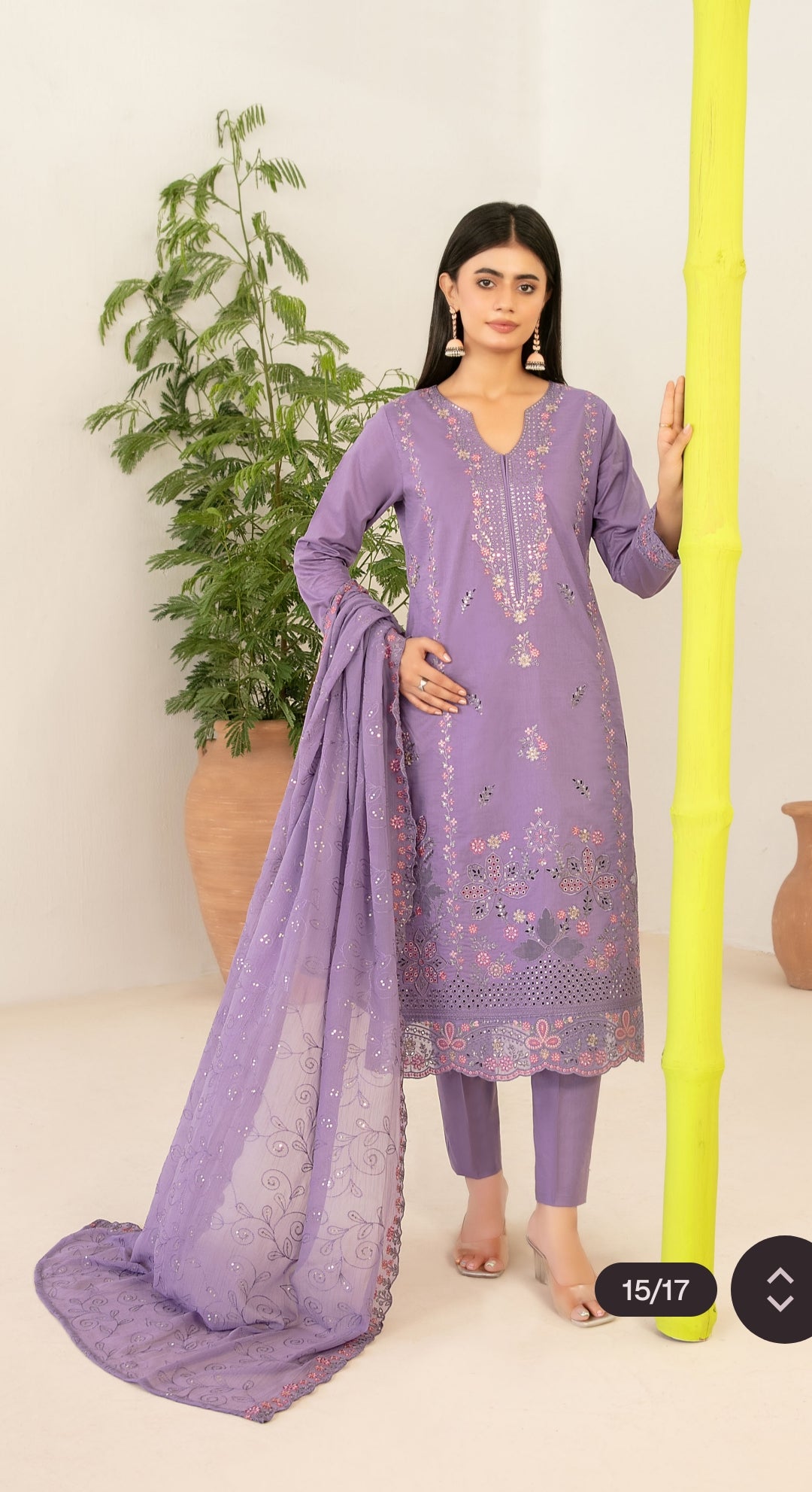 Design By: Shahid Tawakkal
fancy embroidered lawn
NADIA
FANCY EMBROIDERED CHIFFON DUPATTA