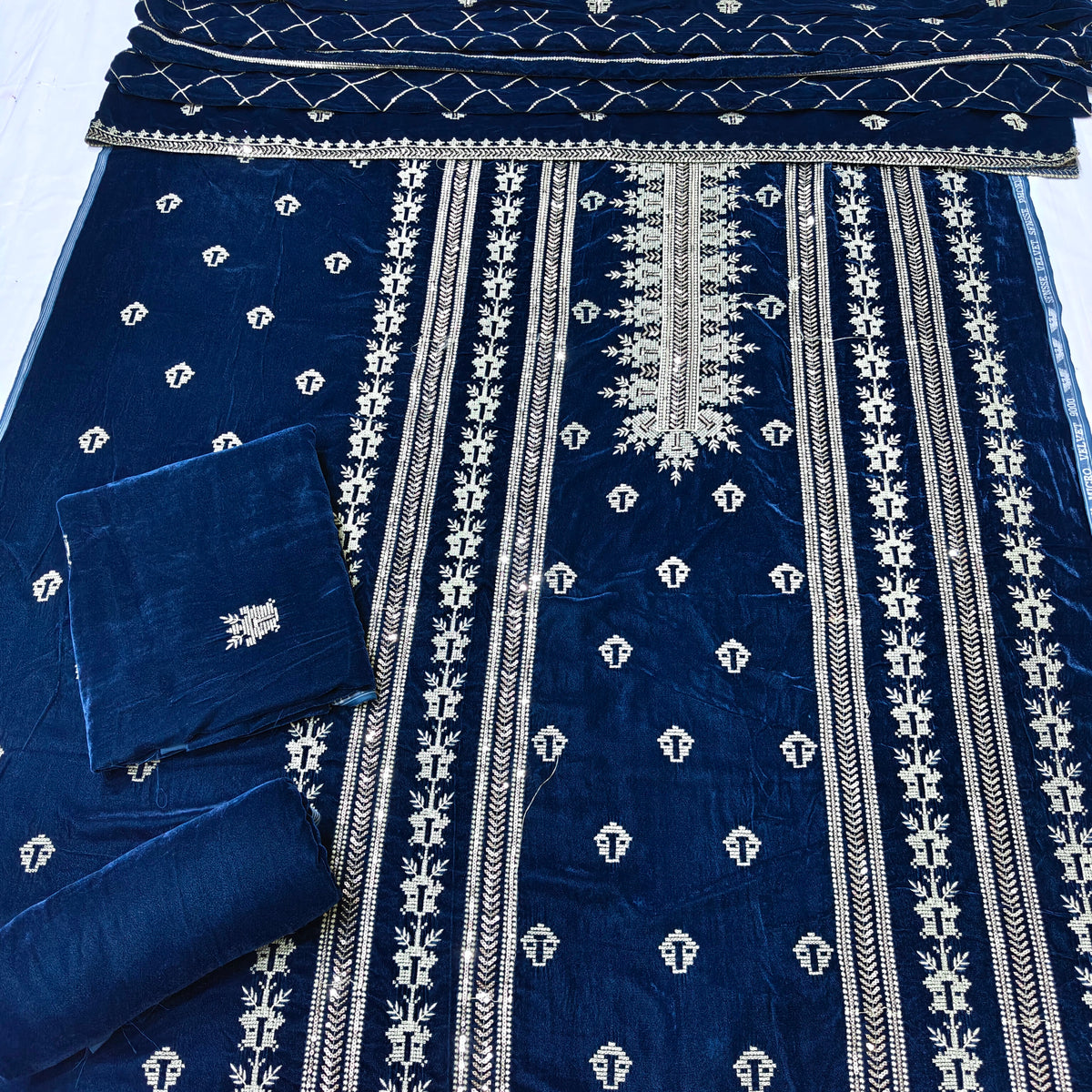 micro velvet embroidered 3Piece suit