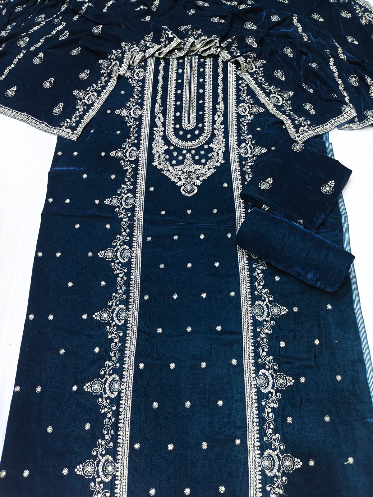 micro velvet embroidered 3Piece suit